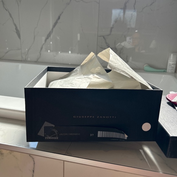 Giuseppe Zanotti - Picture 1 of 3